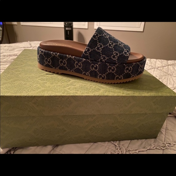 Gucci Slides - Picture 3 of 11